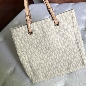 michael lots jet set beige tote bag